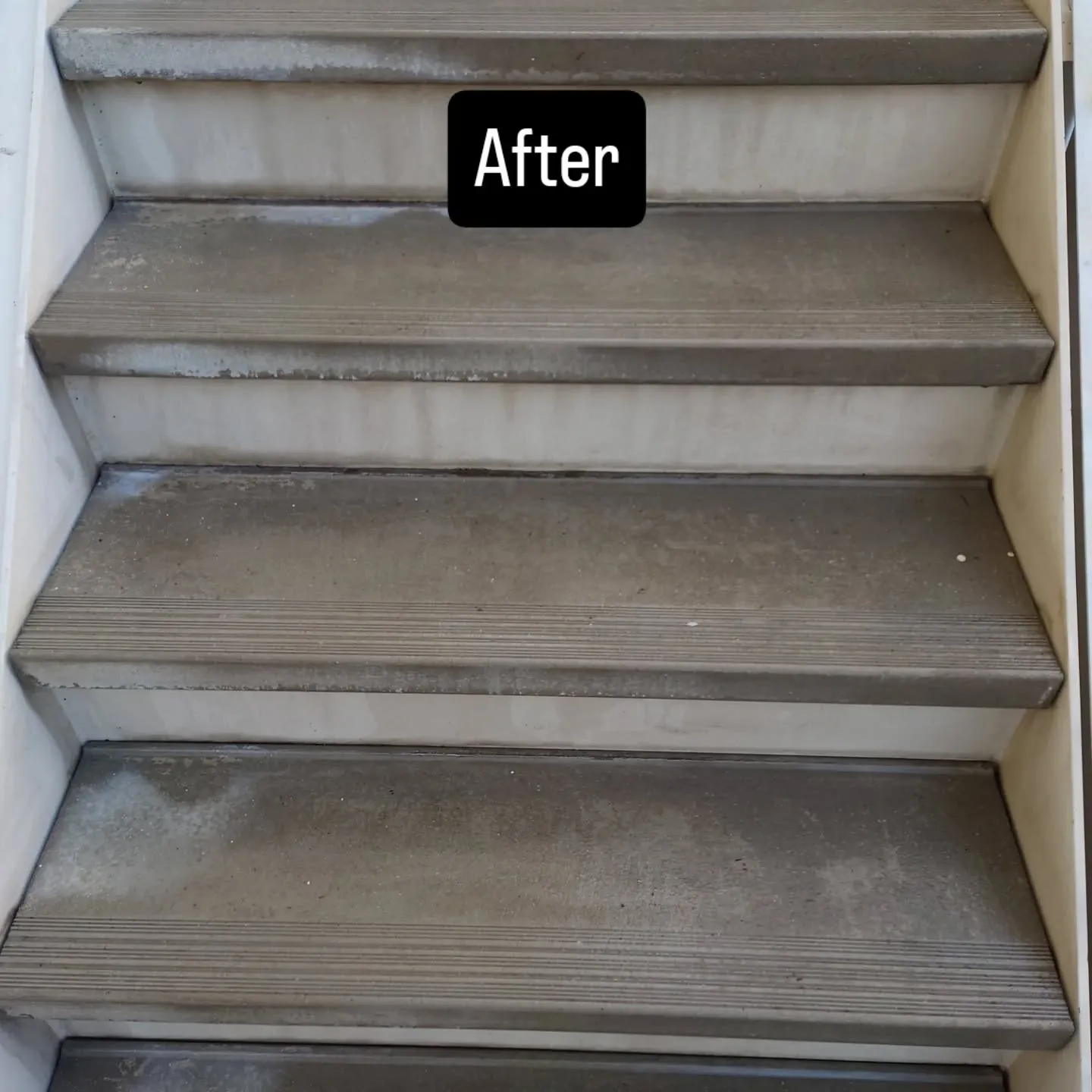 【施工事例🧹✨外階段クリーニング】